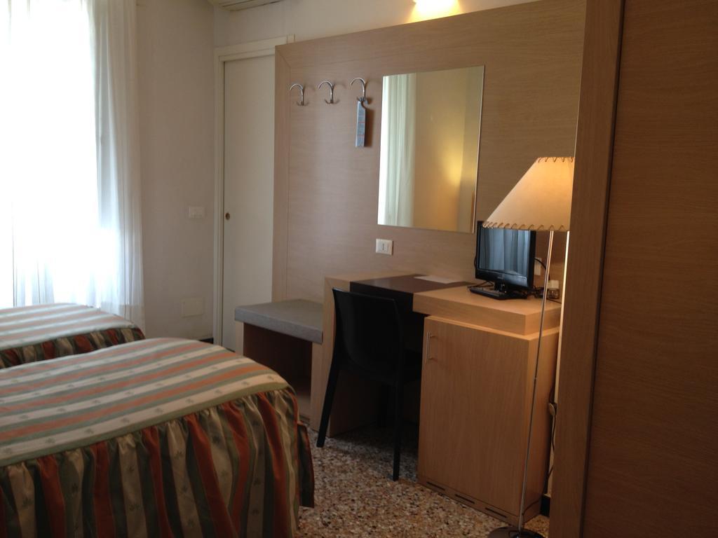 Albergo Giugni Prato  Eksteriør bilde
